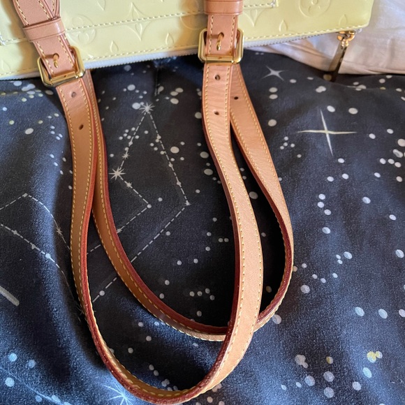 Authentic LV Yellow Vernis Patent Leather Rosewood Mini Shoulder Bag - Picture 4 of 16